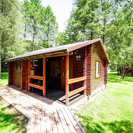 River Park Wśród Drzew Wzdłuż Rzeki 3*