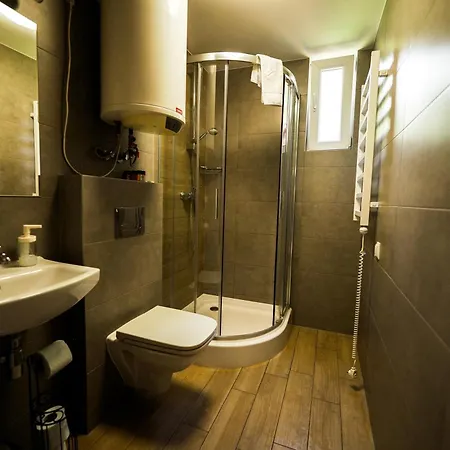 River Park Wśród Drzew Wzdłuż Rzeki 3*