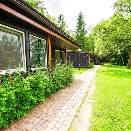 Ośrodek wypoczynkowy River Park Wśród Drzew Wzdłuż Rzeki