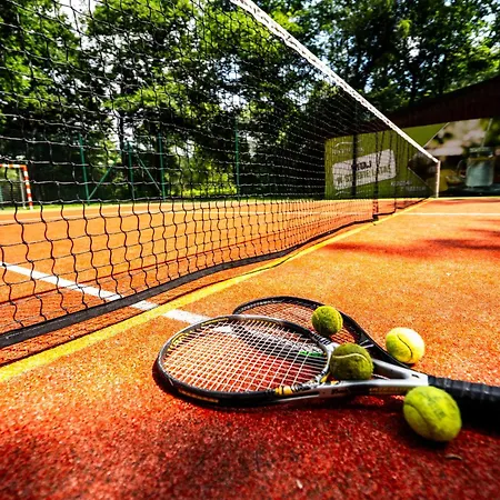 River Park Wśród Drzew Wzdłuż Rzeki Ośrodek wypoczynkowy 3*