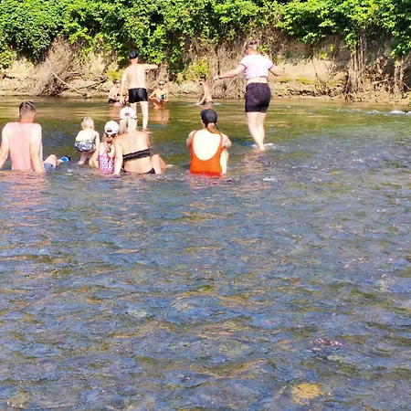 Ośrodek wypoczynkowy River Park Wśród Drzew Wzdłuż Rzeki 3*