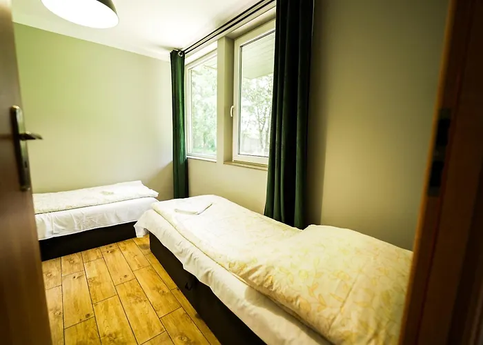 River Park Wśród Drzew Wzdłuż Rzeki