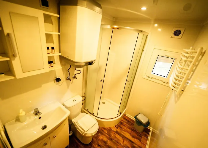 River Park Wśród Drzew Wzdłuż Rzeki 3*