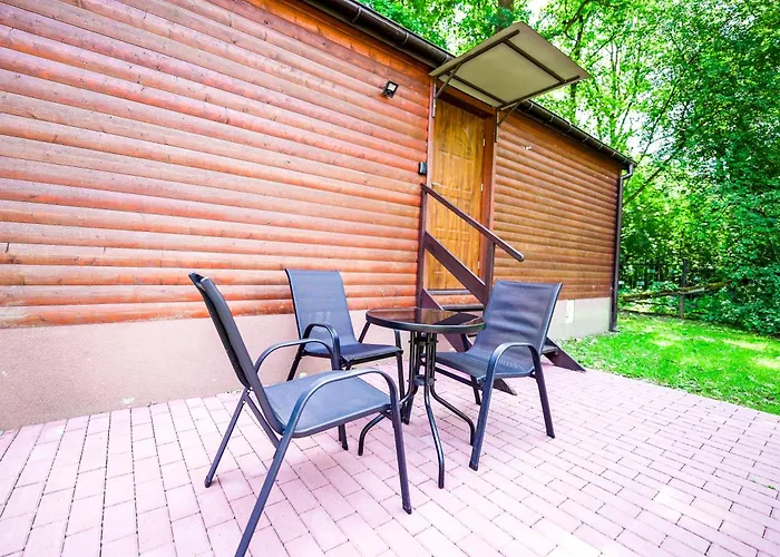 Ośrodek wypoczynkowy River Park Wśród Drzew Wzdłuż Rzeki Zator